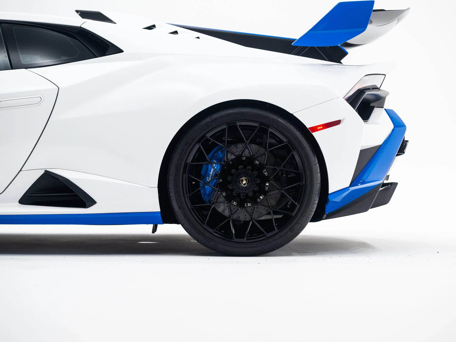Used 2021 Bianco Asopo Metallic Lamborghini  image 11