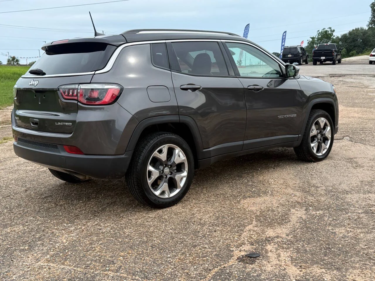Used 2019 Charcoal Jeep Limited 4x4 4dr SUV image 5
