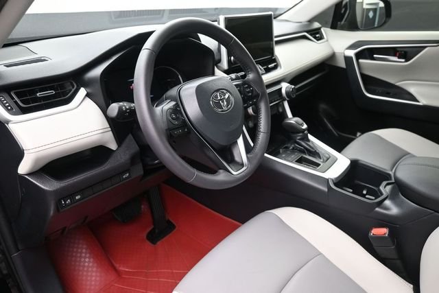 Used 2025 Black Toyota XLE Premium image 18