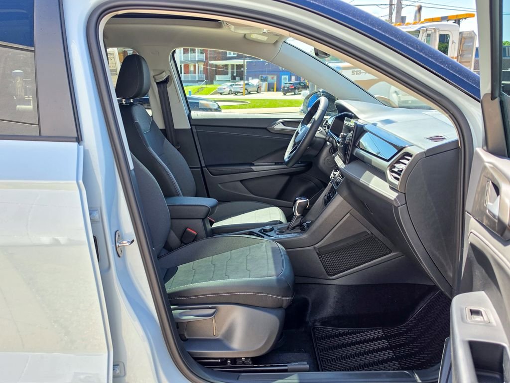 New 2026 Gray Volkswagen 1.5T SE Black image 29