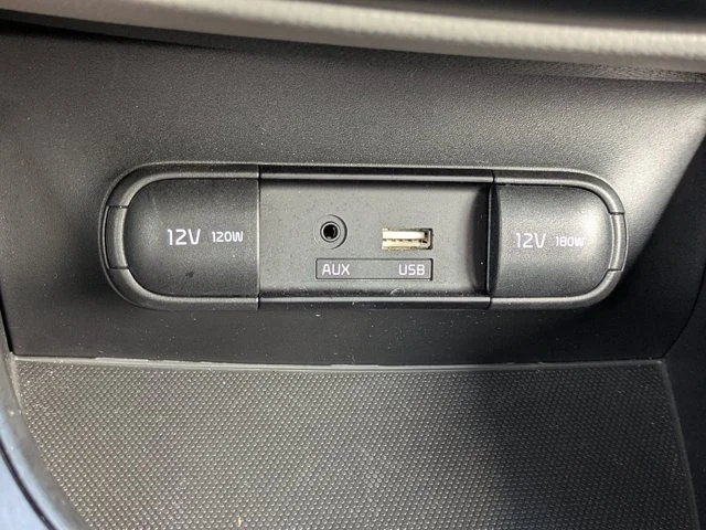 Used 2018 Clear White Kia Base image 25