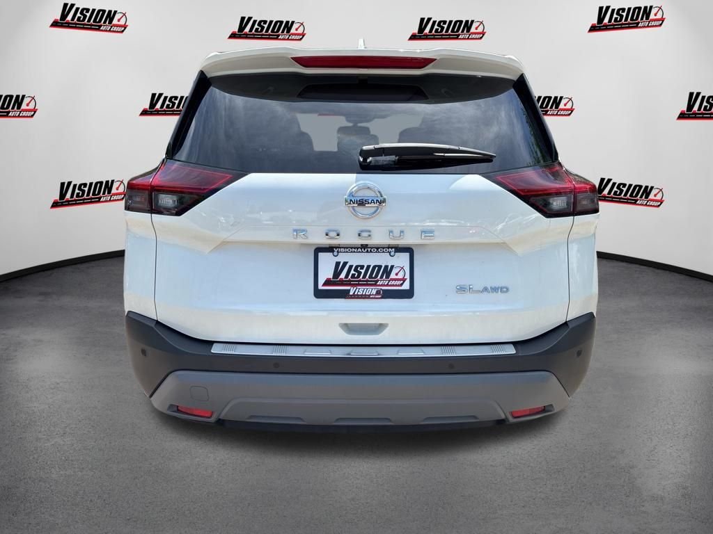 Used 2021 White Nissan SL image 4