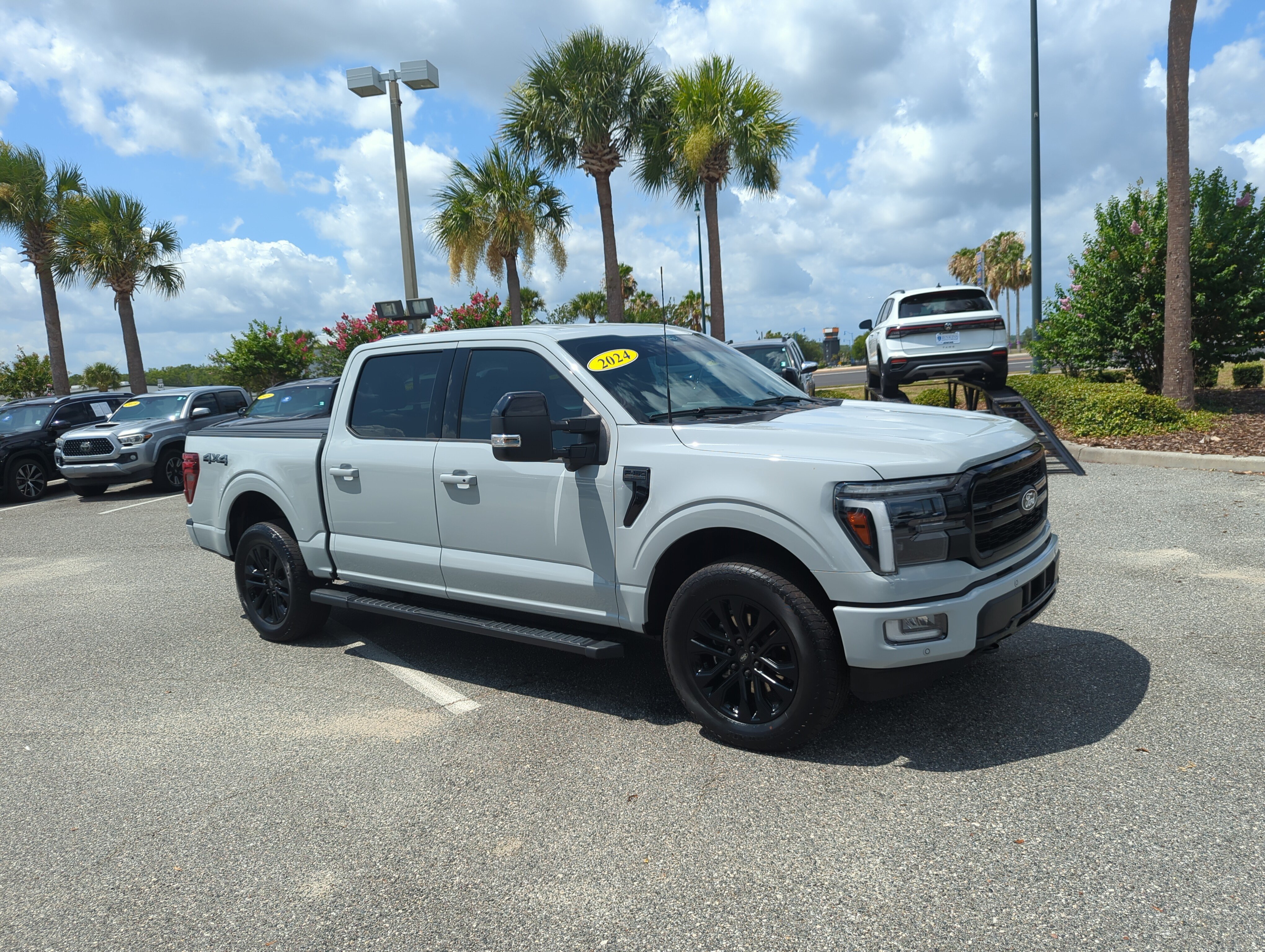 Used 2024 Avalanche Ford LARIAT image 1