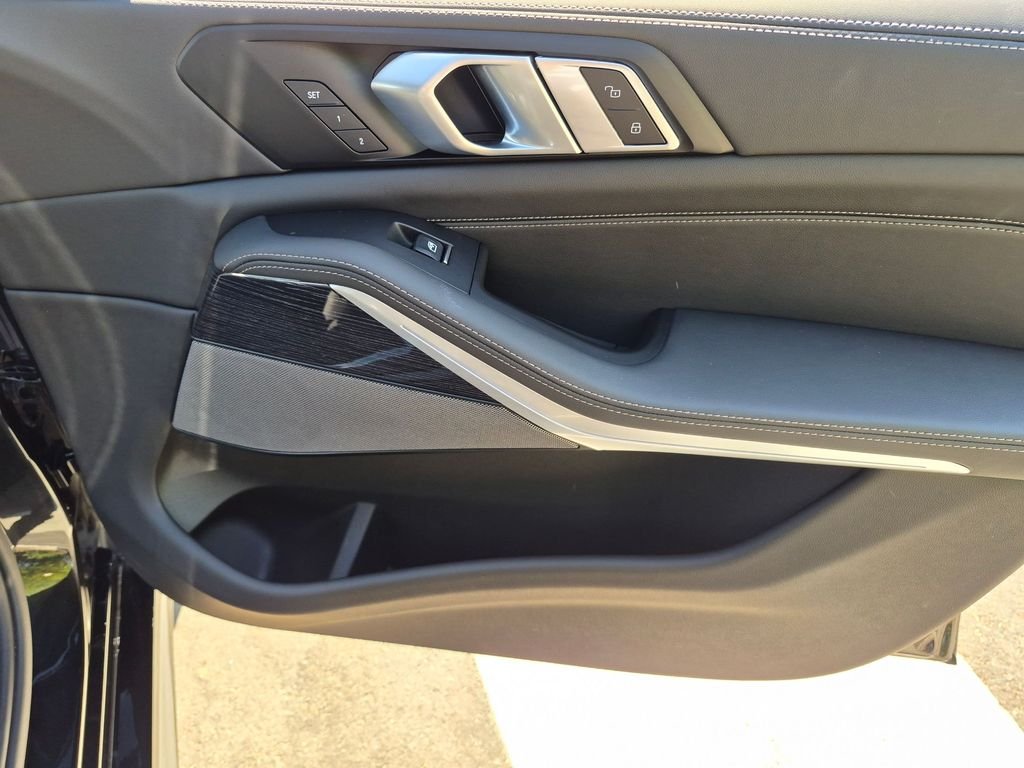 Used 2026 Black BMW xDrive40i image 19