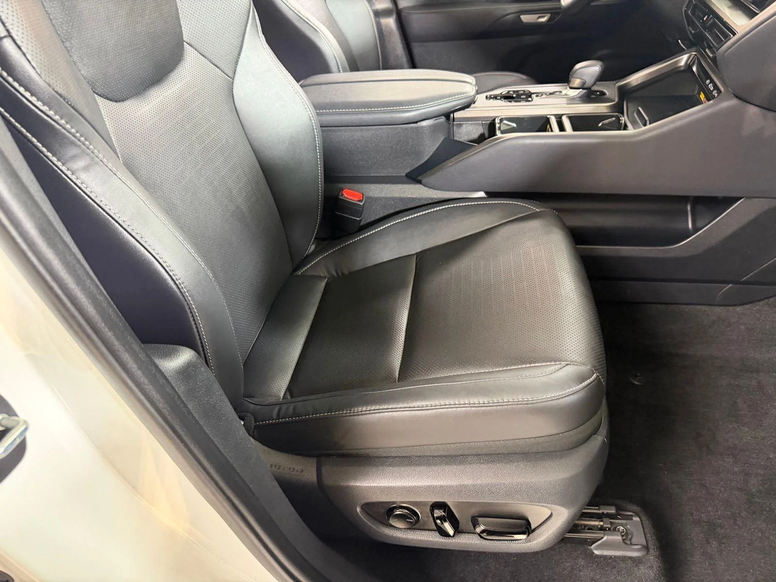 Used 2024 Wind Chill Pearl Lexus TX 350 image 42