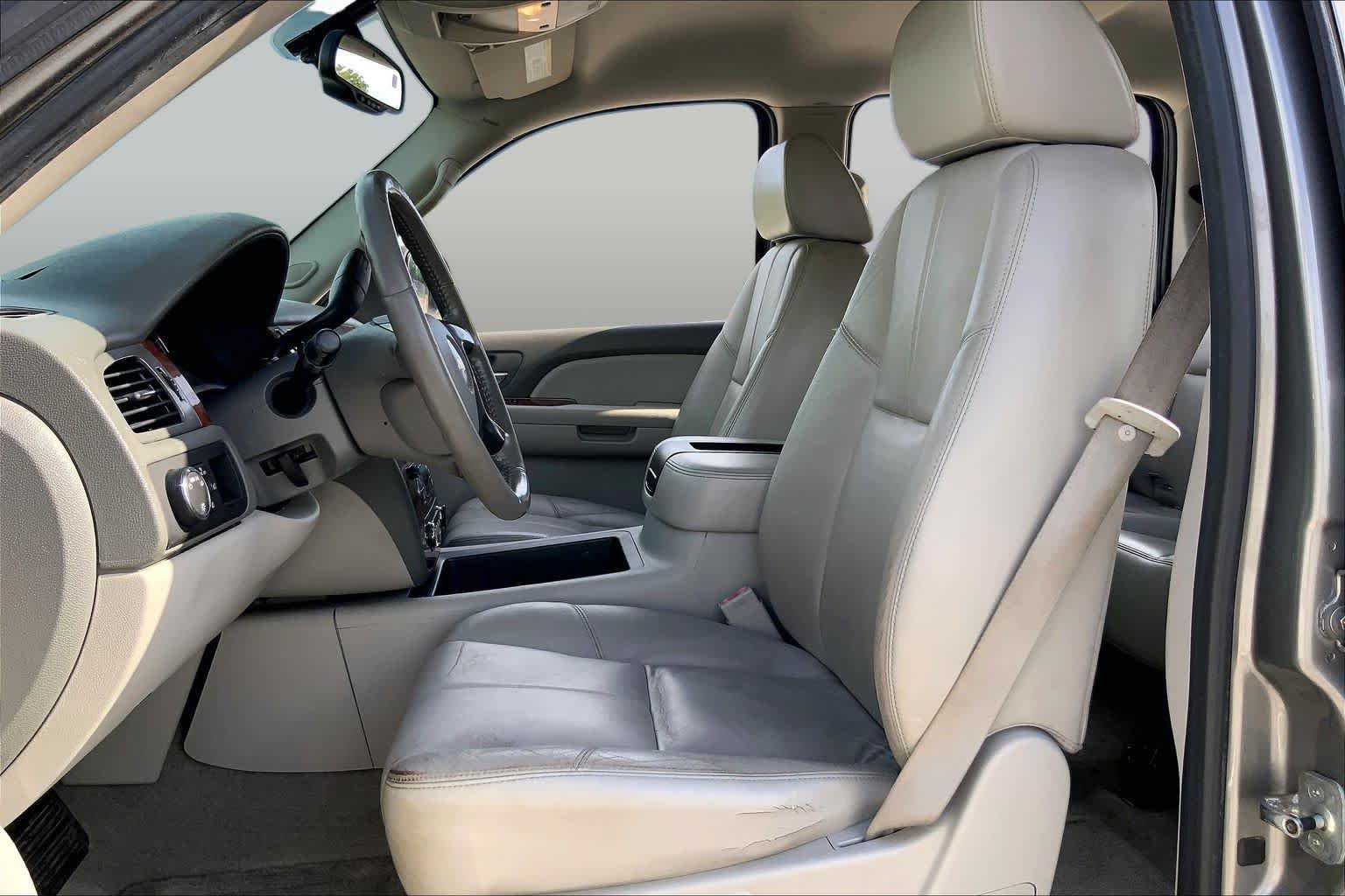 Used 2008 Graystone Metallic Chevrolet LT w/3LT image 7