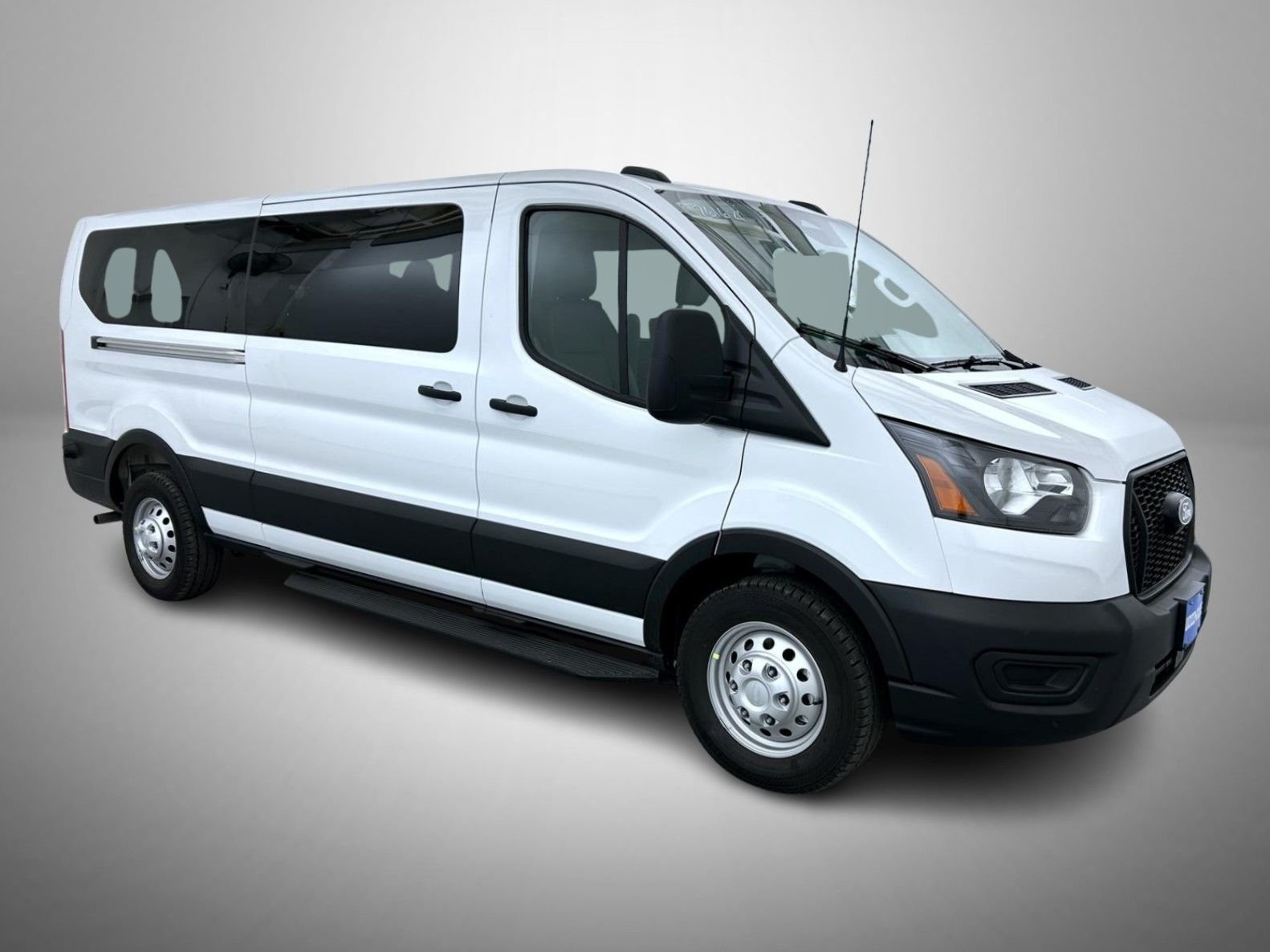 New 2026 Oxford White Ford XL image 3