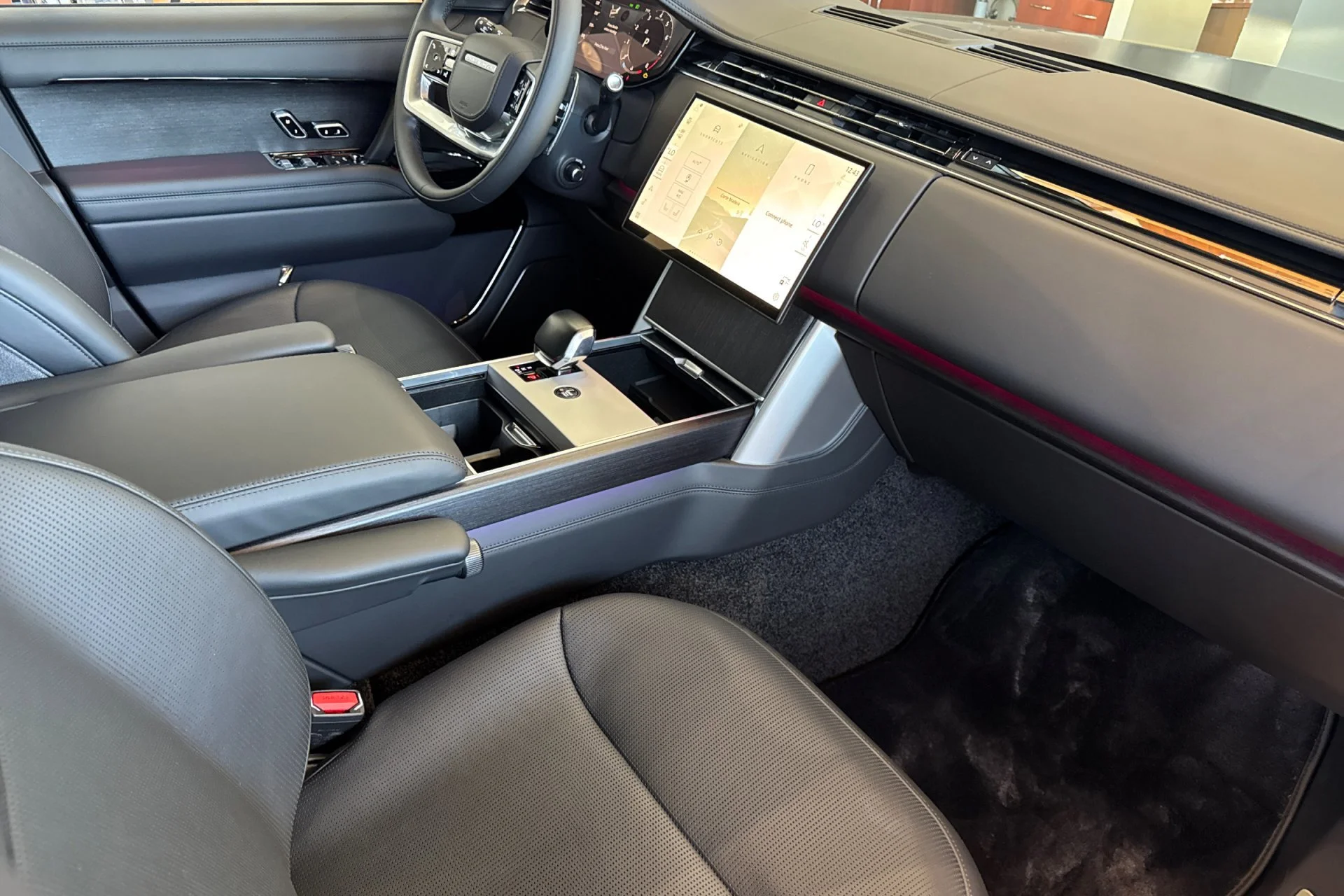 New 2026  Land Rover SV image 18
