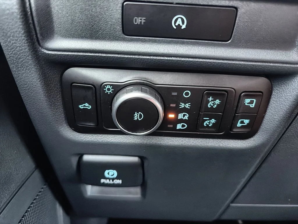 Used 2025 Gray Ford XLT image 18