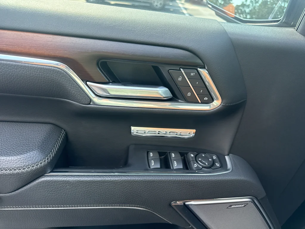 Used 2025 Onyx Black GMC Denali image 17