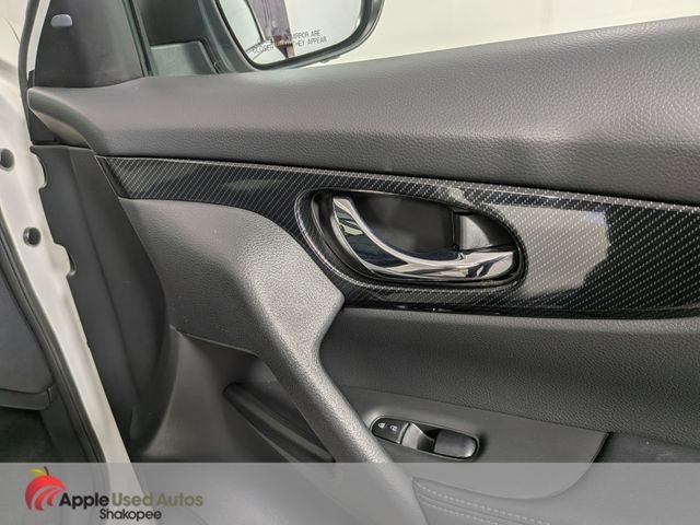Used 2017 White Nissan SL image 38