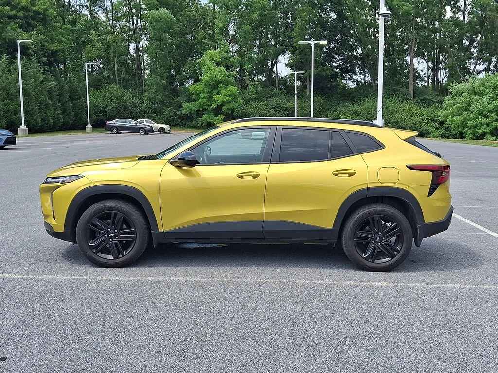 Used 2025 Yellow Chevrolet ACTIV image 7