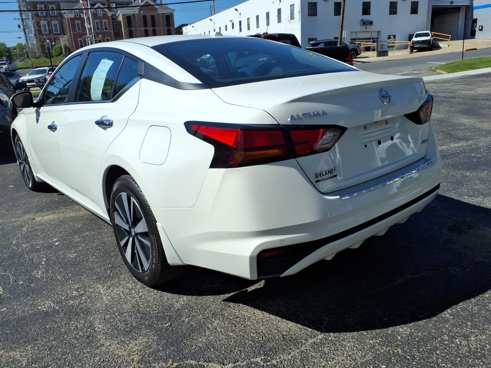 Used 2021 Pearl White Tricoat Nissan 2.5 SV image 7