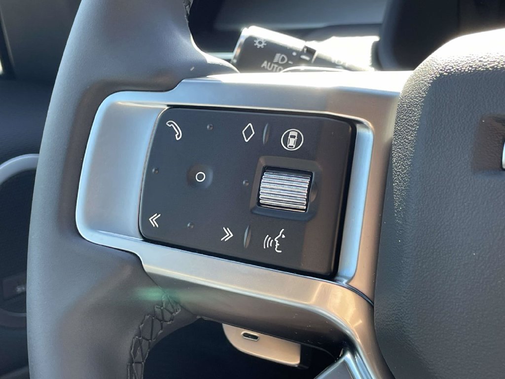 New 2026 Sedona Red Land Rover  image 28