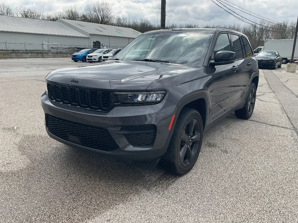 Certified Used 2023 Baltic Gray Metallic Clear Coat Jeep Altitude X image 3