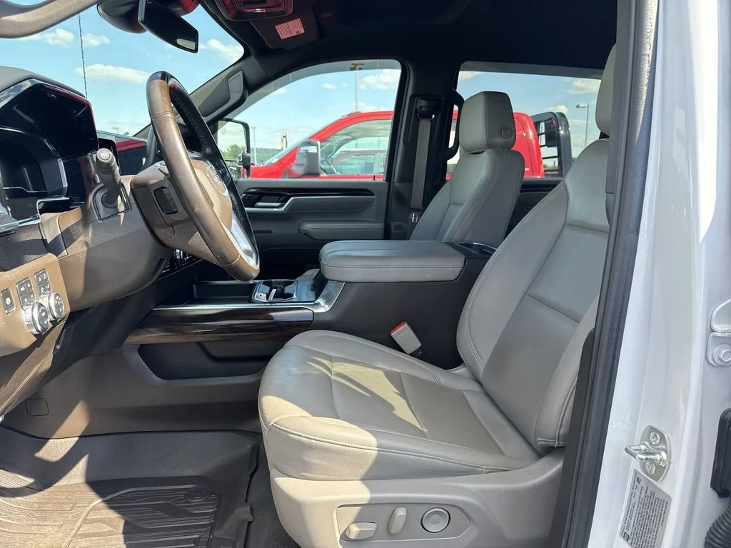 Used 2025 White GMC SLT image 11