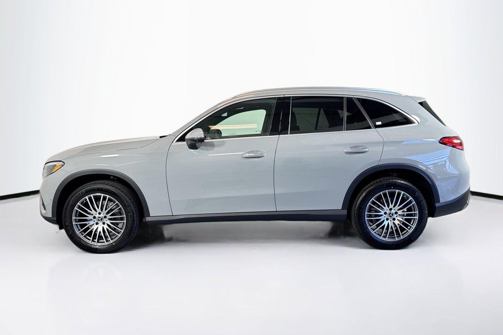 New 2026 Manufaktur Alpine Grey Mercedes-Benz GLC 300 image 8