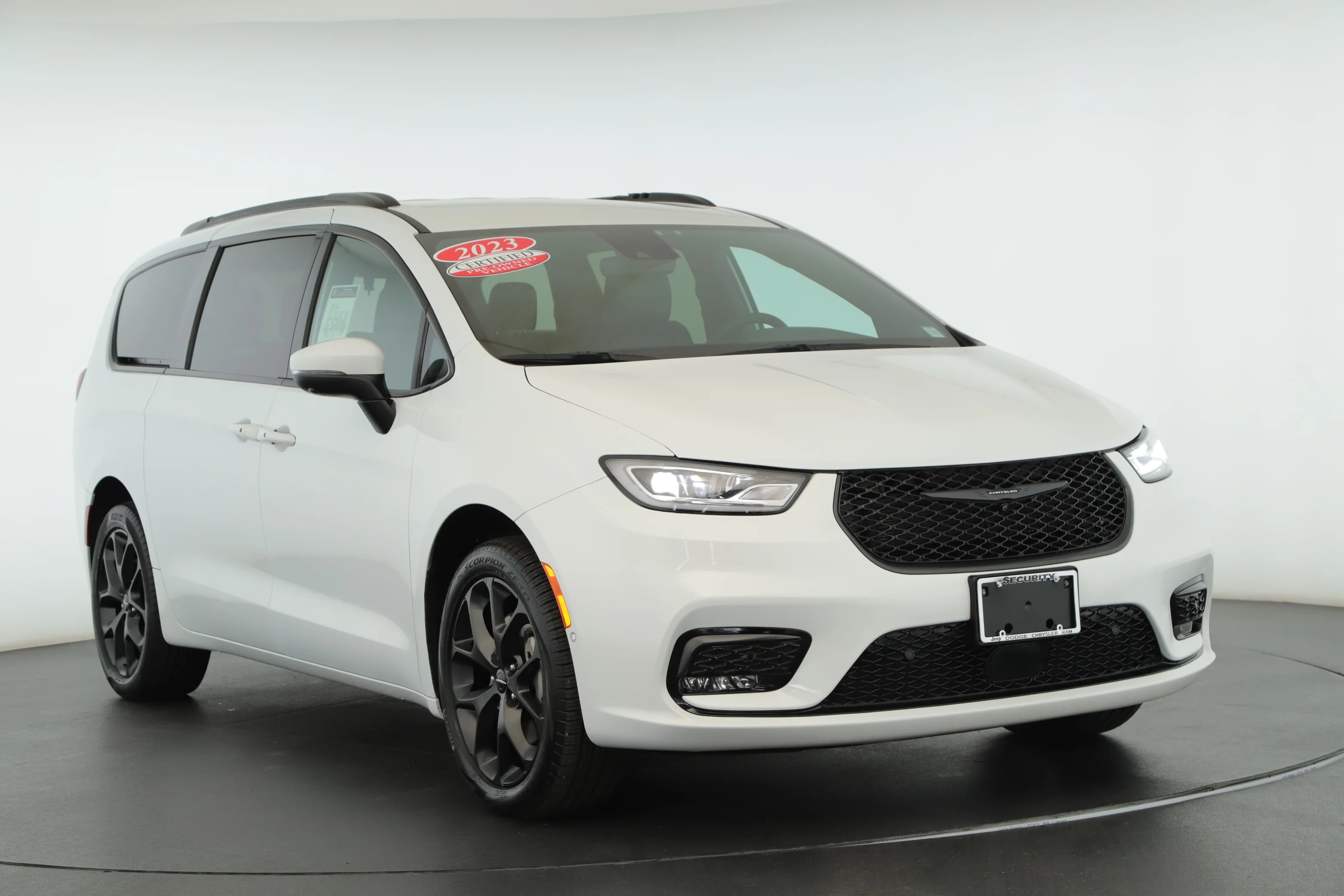 2023 Chrysler Pacifica Touring L AWD's photo