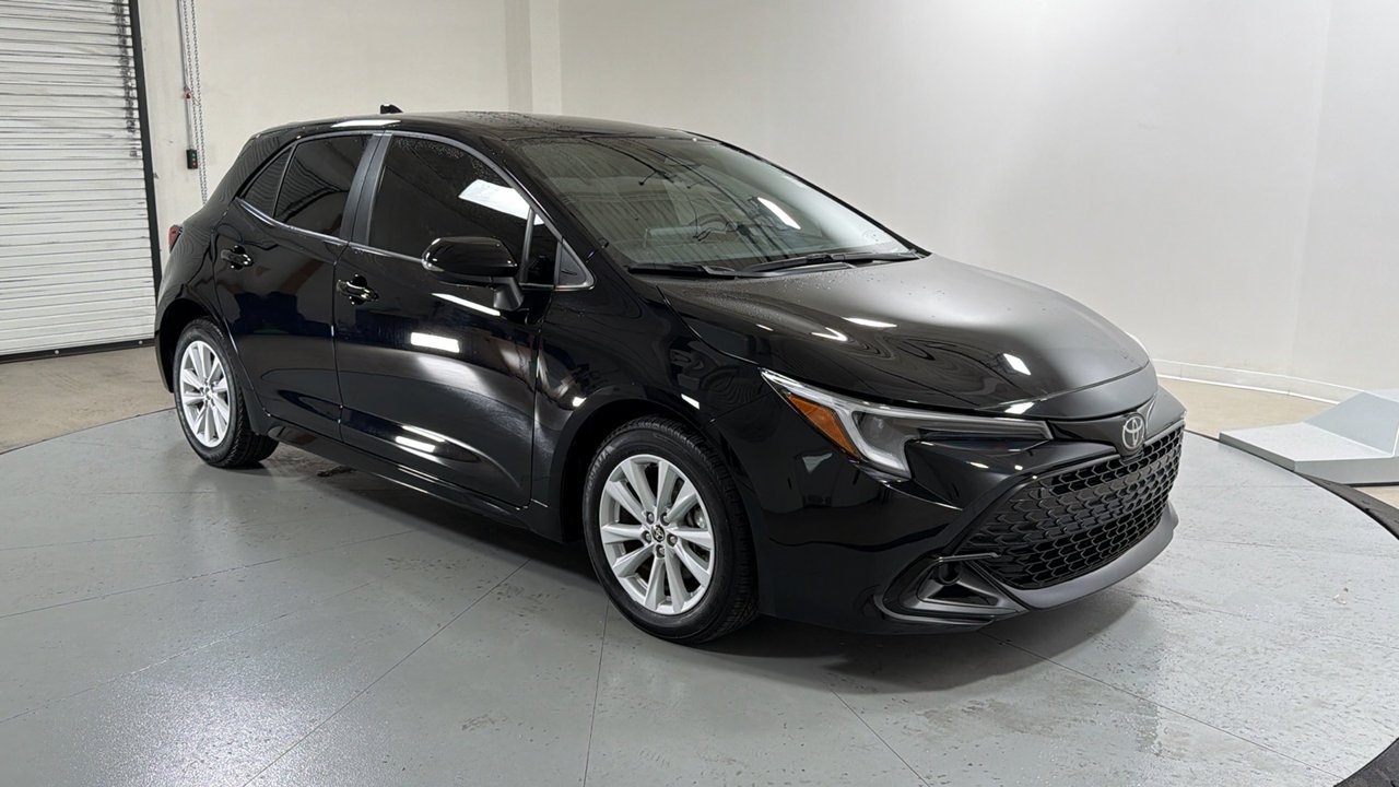 2026 Toyota Corolla Hatchback SE - Photo 3