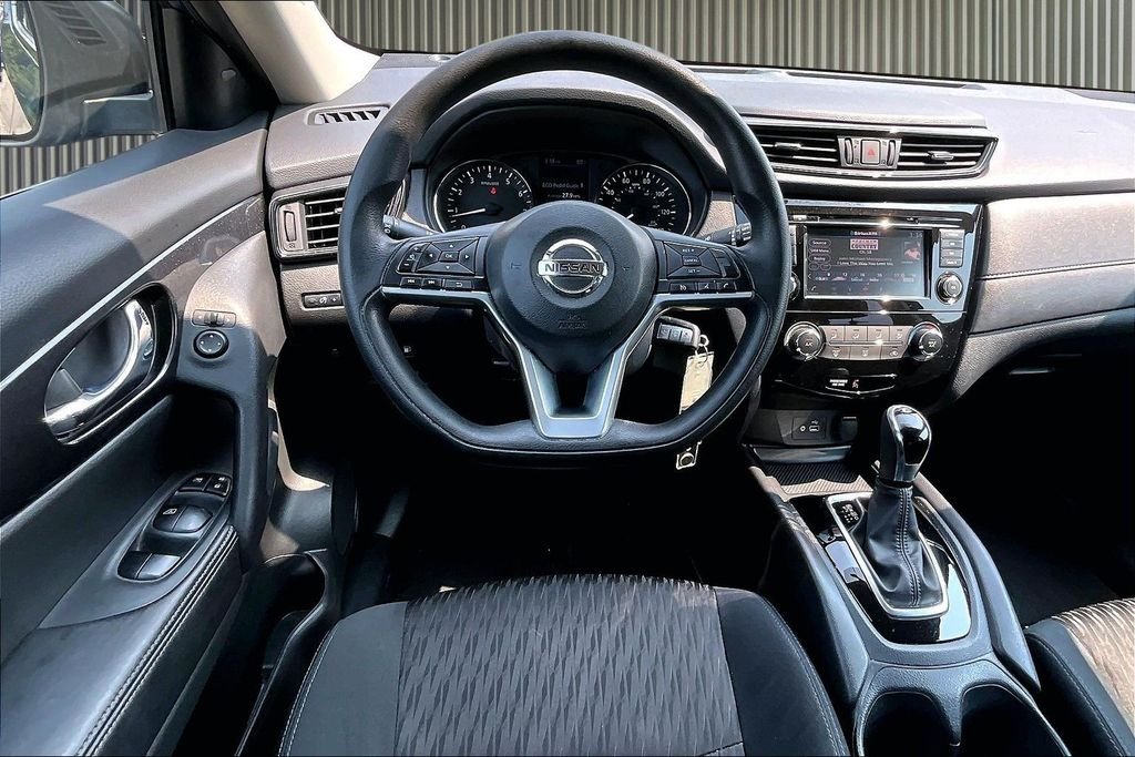 Used 2018 Blue Nissan S image 6