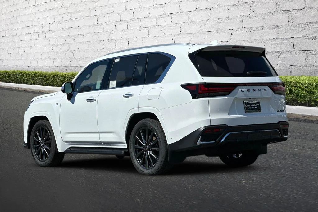 2026 Lexus LX 700h F-Sport - Photo 6