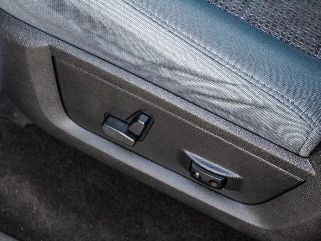 Used 2018 Silver Ram Big Horn image 22