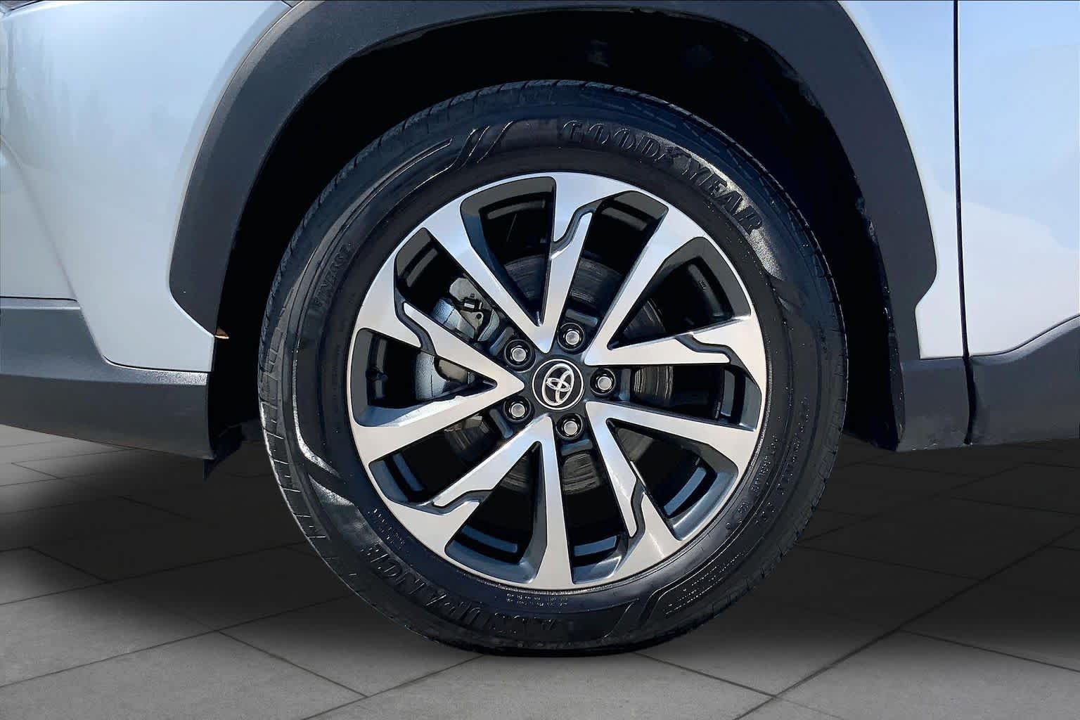 Used 2025 Sonic Silver Toyota XLE image 11