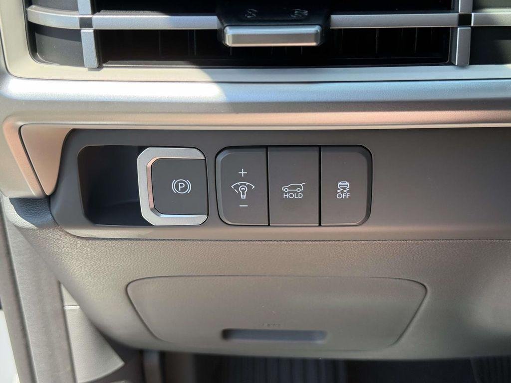 New 2026 White Hyundai SE image 30