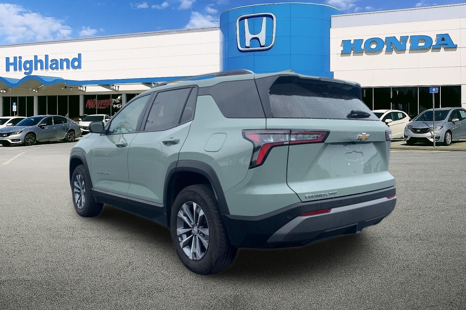Used 2025 Green Chevrolet LT image 3