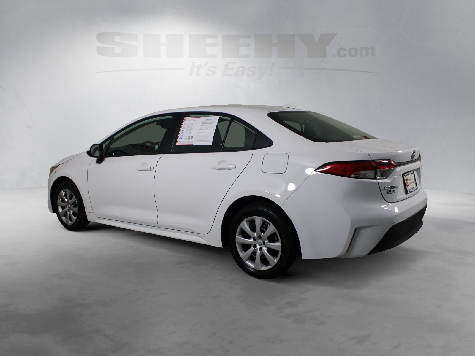 Used 2025 White Toyota LE image 14