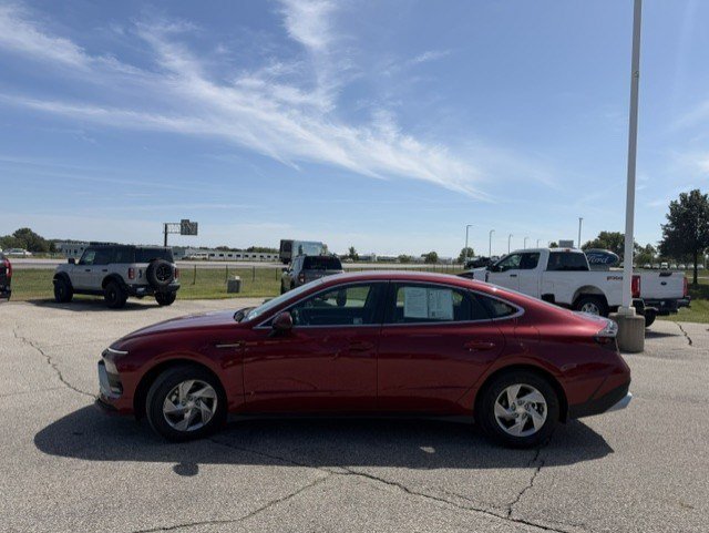 Certified Used 2025 Red Hyundai SE image 4