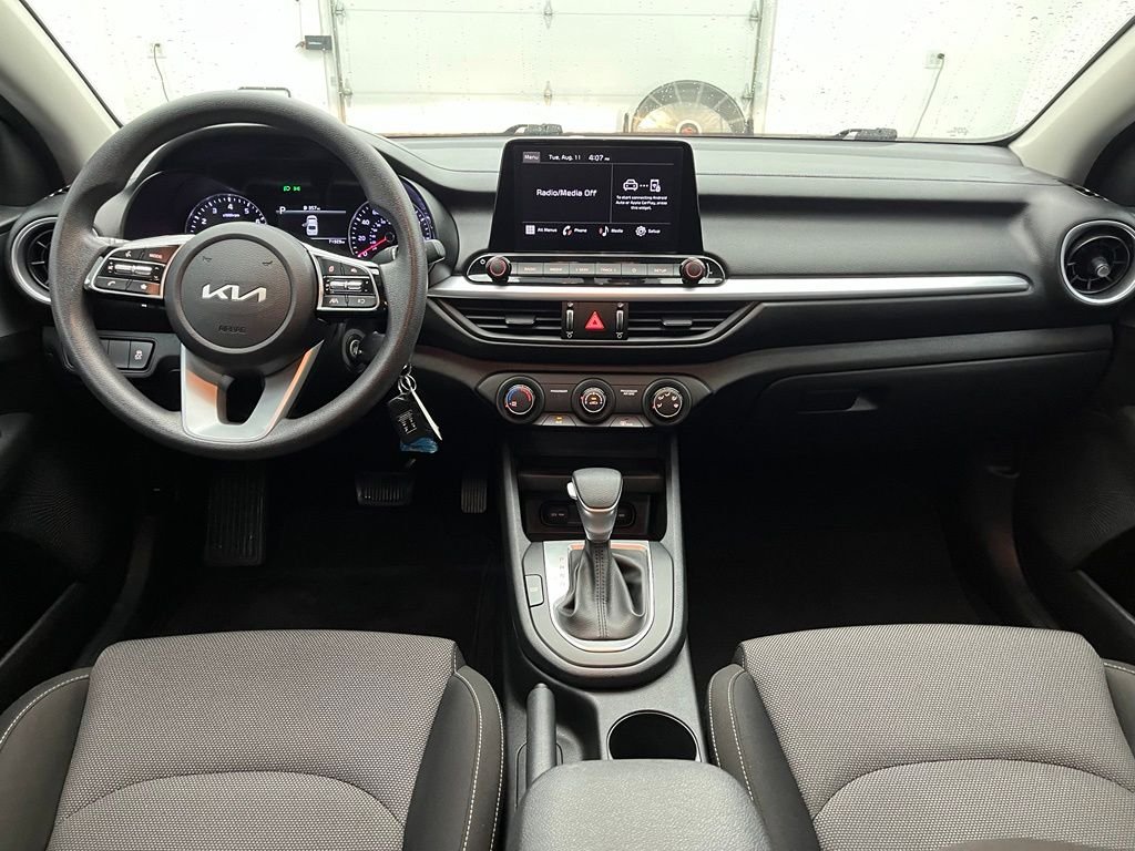 Used 2023 Currant Red Kia LXS image 4