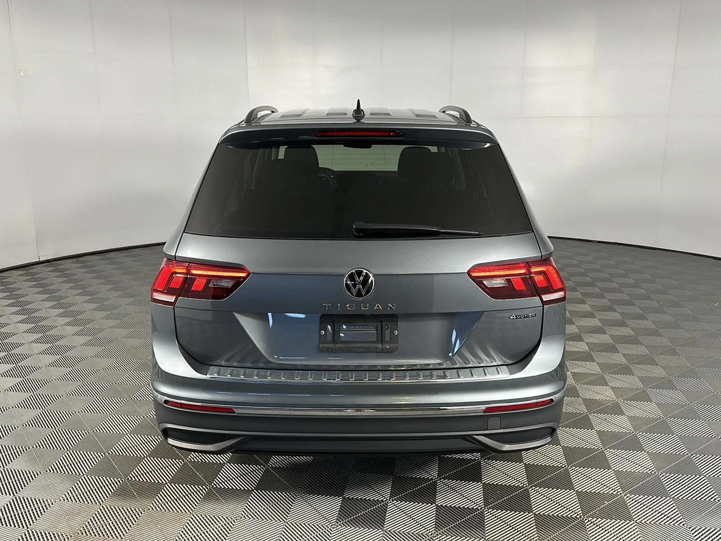 Used 2024 Platinum Gray Metallic Volkswagen S image 10