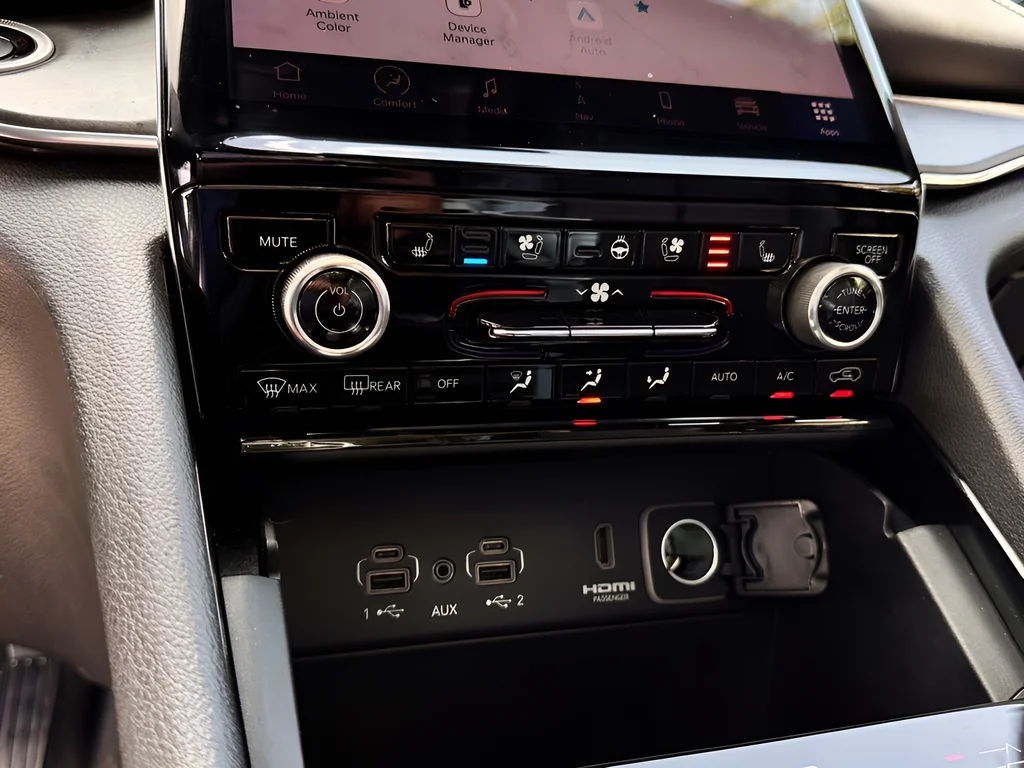 Used 2023 White/off-white Jeep Overland image 10