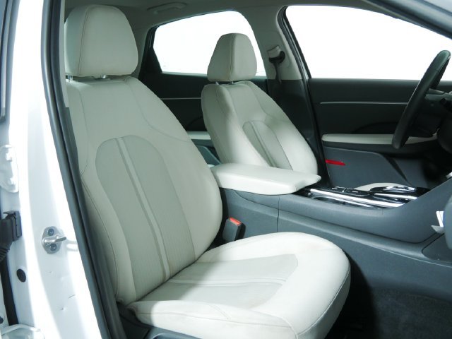 Used 2023 White Hyundai SEL image 13