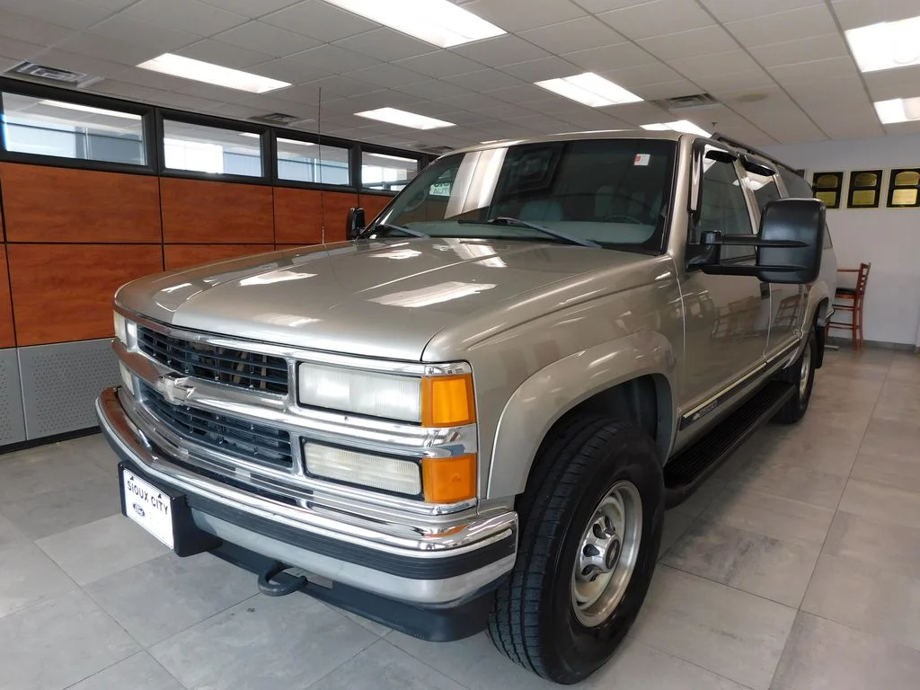 1999 Chevrolet Suburban K2500's photo