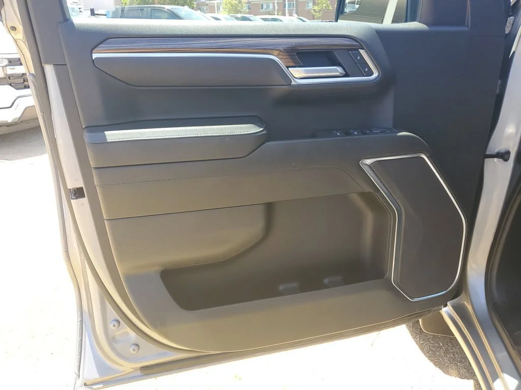 Used 2025 Sterling Gray Metallic Chevrolet LT image 20