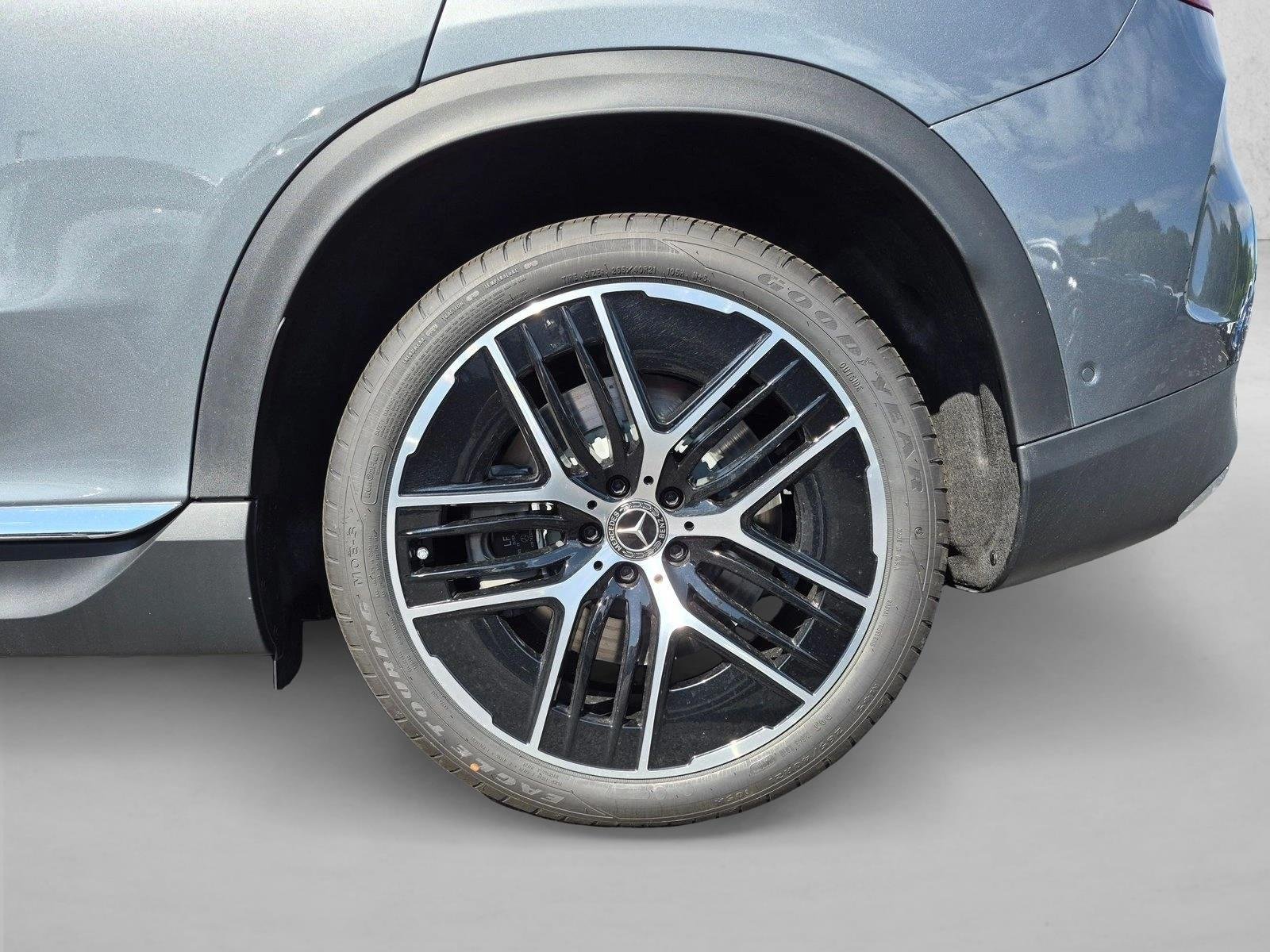 New 2026 Selenite Grey Metallic Mercedes-Benz EQE320 image 10
