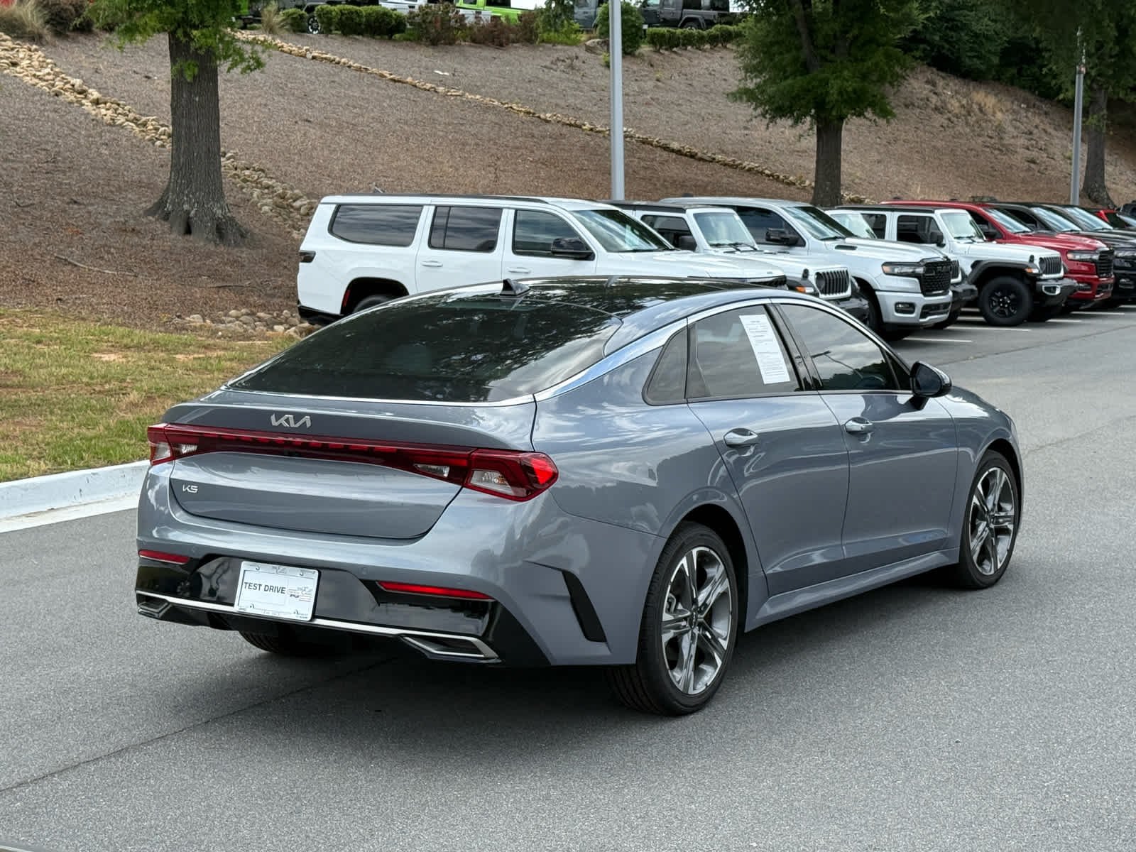 Used 2023 Everlasting Silver Kia EX image 4