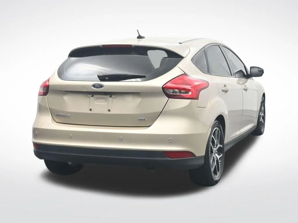 Used 2017 White Gold Metallic Ford SEL image 7