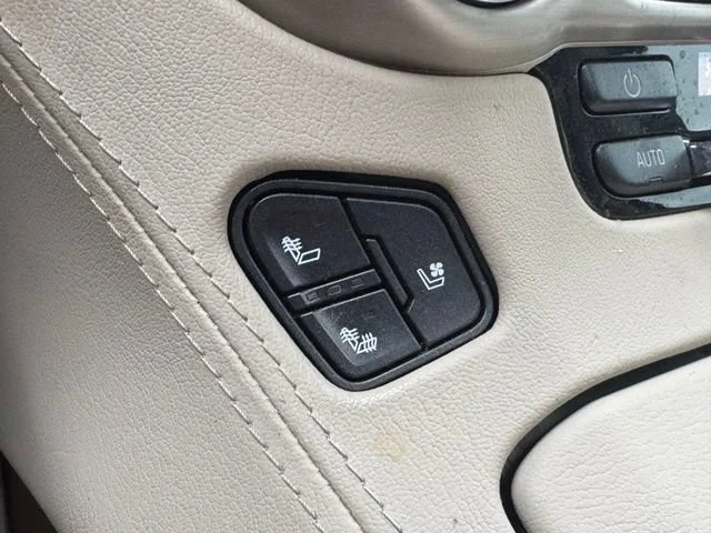 Used 2020 DARK SAPPHIRE BLUE METALLIC GMC Denali image 40