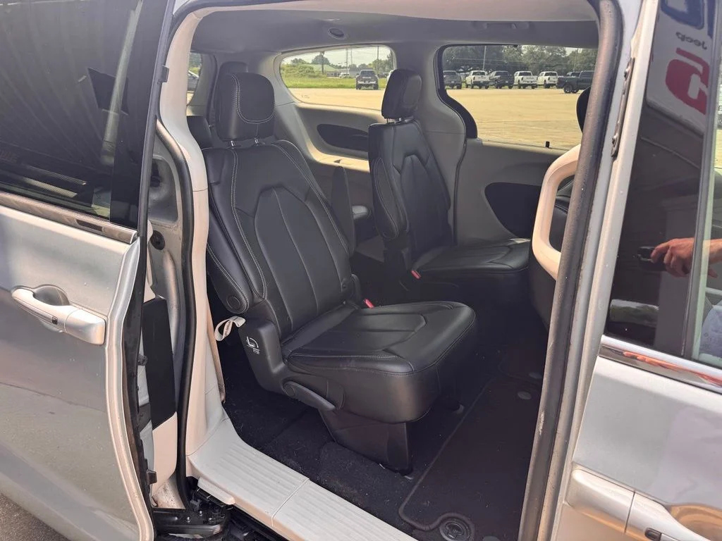 Used 2023 Silver Chrysler Touring L image 16