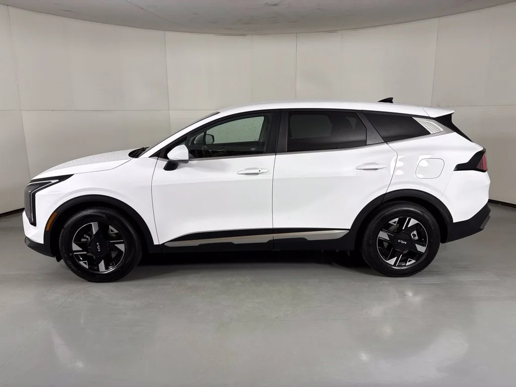 Used 2026 White Kia LX image 5