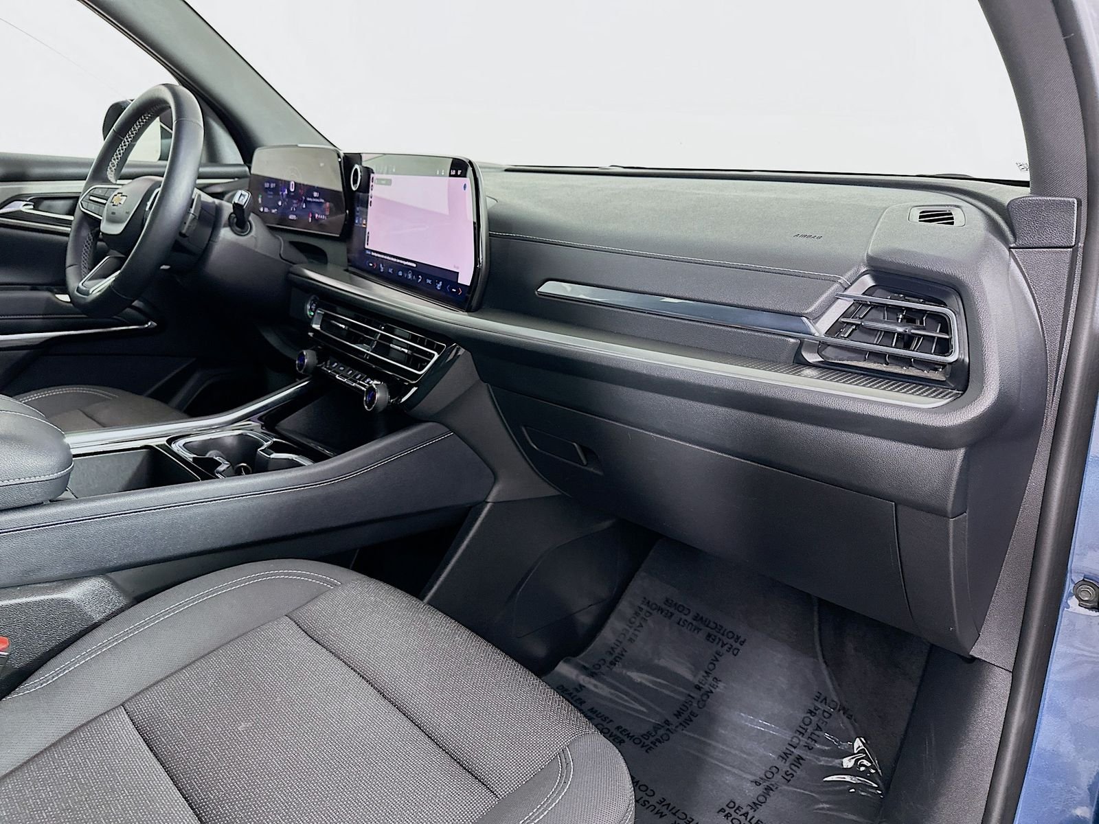 Used 2025 Lakeshore Blue Metallic Chevrolet LT image 30