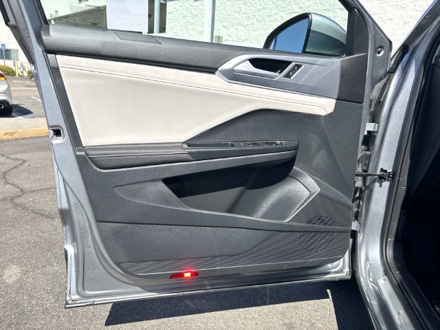 Certified Used 2025 Silver Volkswagen 1.5T SE image 21