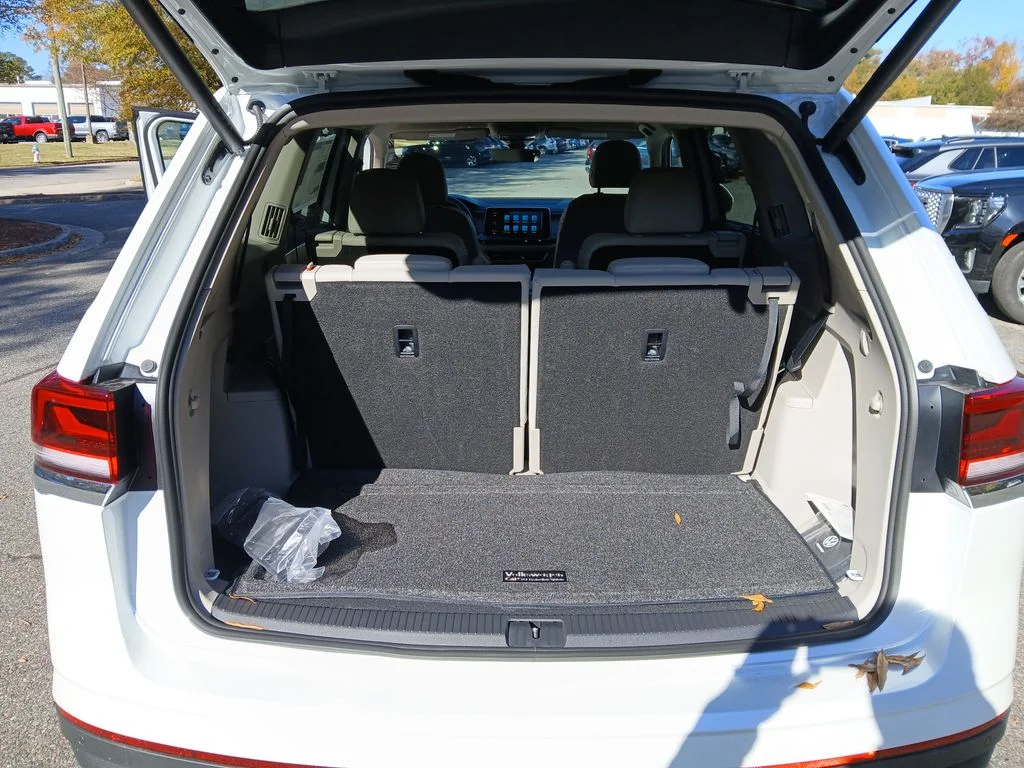 New 2026 White Volkswagen 2.0T SE w/Technology image 21