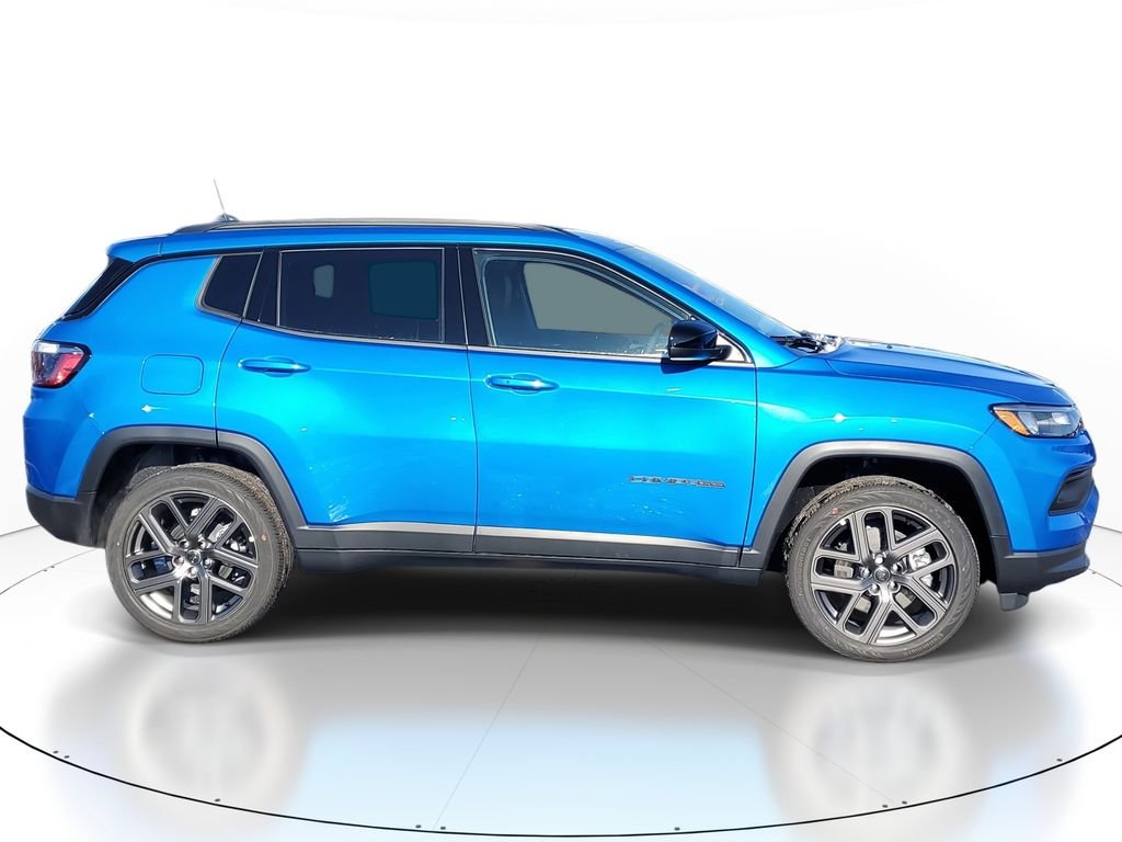 New 2026 Hydro Blue Pearlcoat Jeep Latitude image 4