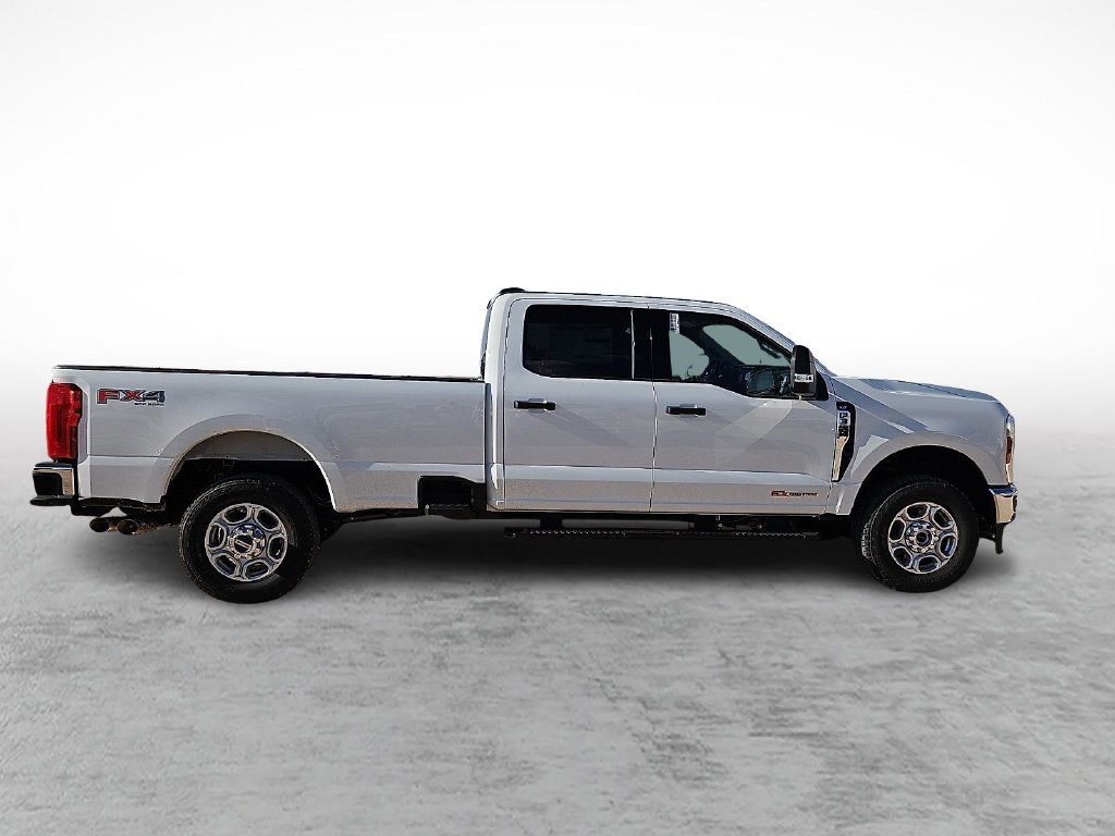 New 2027 Oxford White Ford F-350® XLT image 12