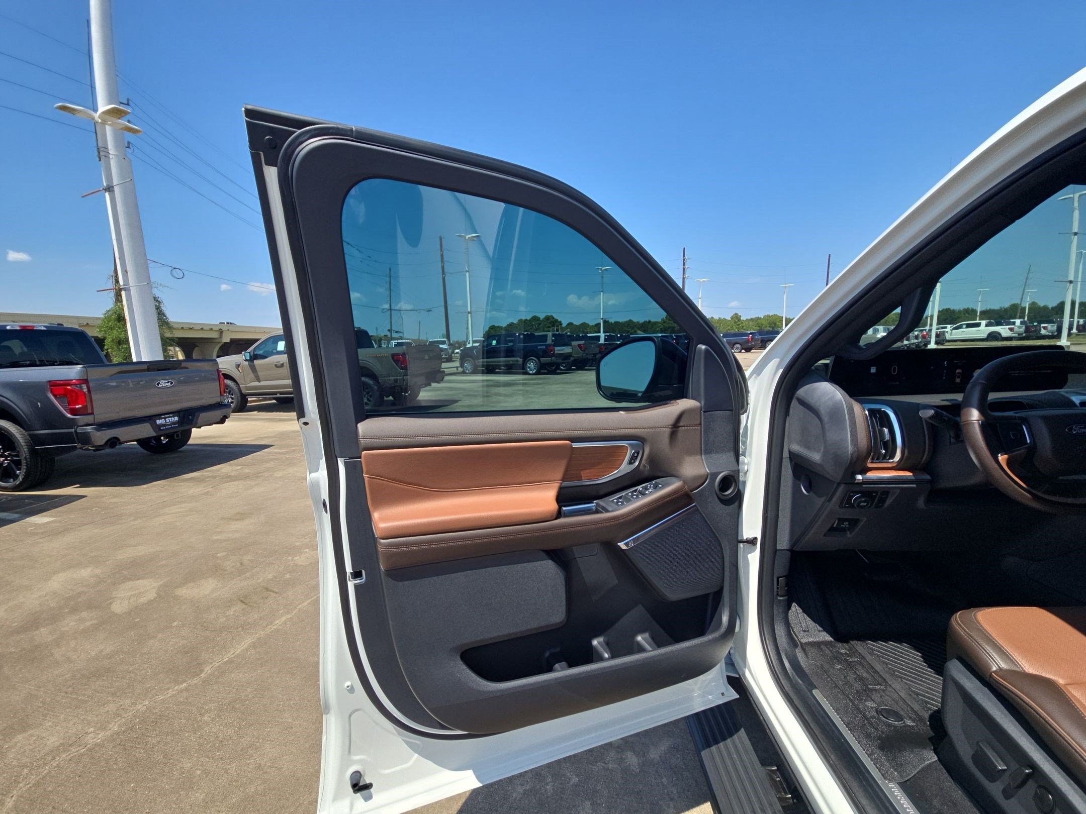 Used 2025 White Metallic Ford King Ranch image 10