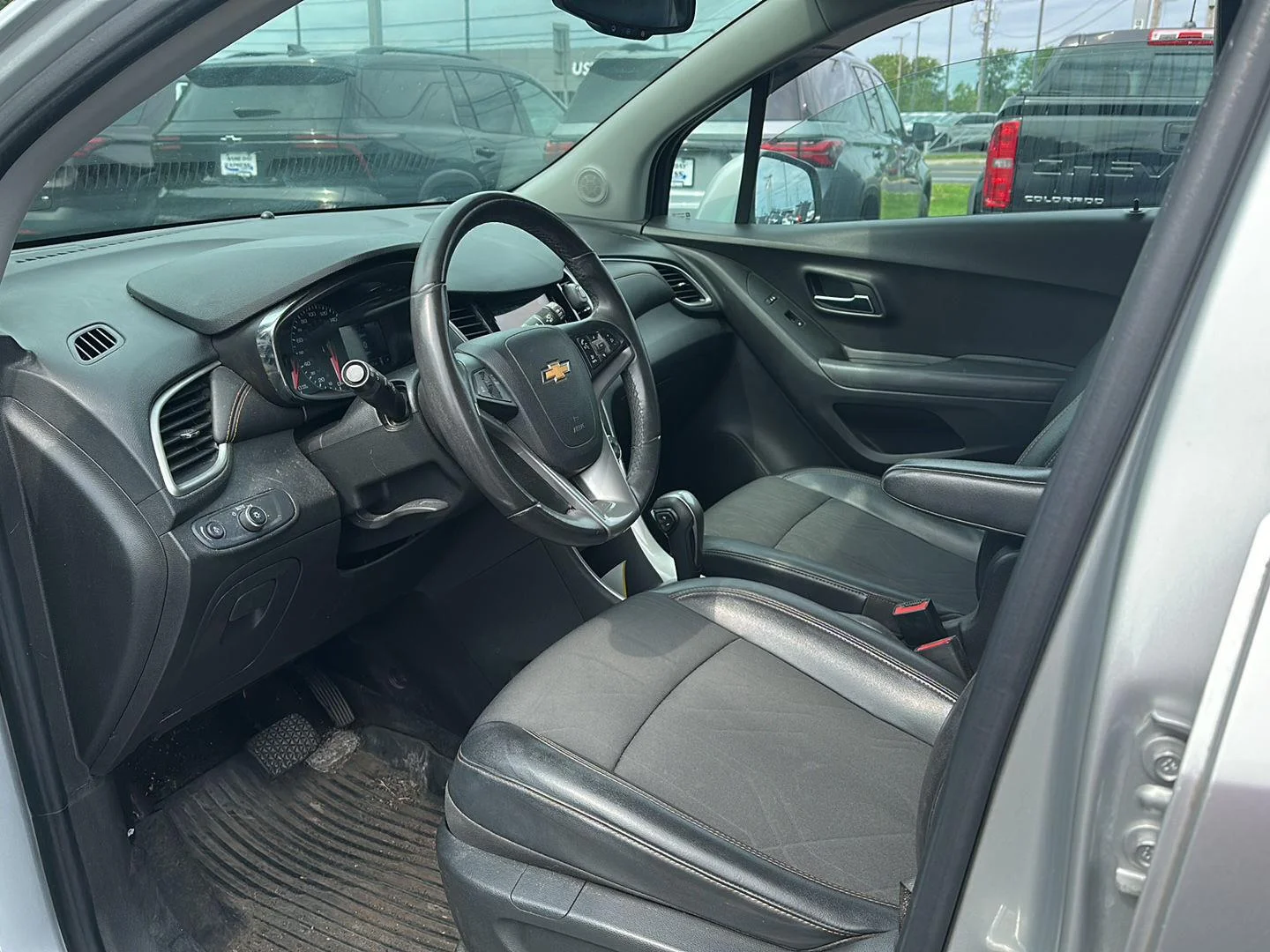 Used 2019 Silver Ice Metallic Chevrolet LT image 7